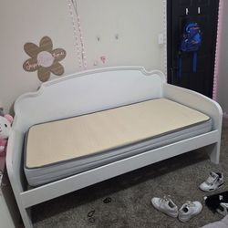 Day Bed For Little Girl