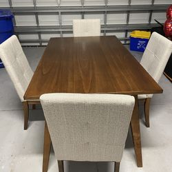 Brown Dining Room W/ 4 Chairs 