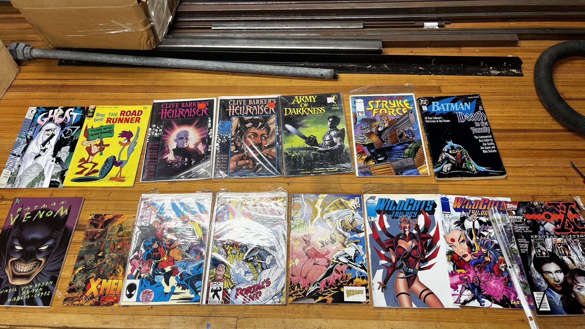 Comic books Clyde, Barker Hellraiser Army of darkness, Batman, venom X-Men wildcats X-Files ghost