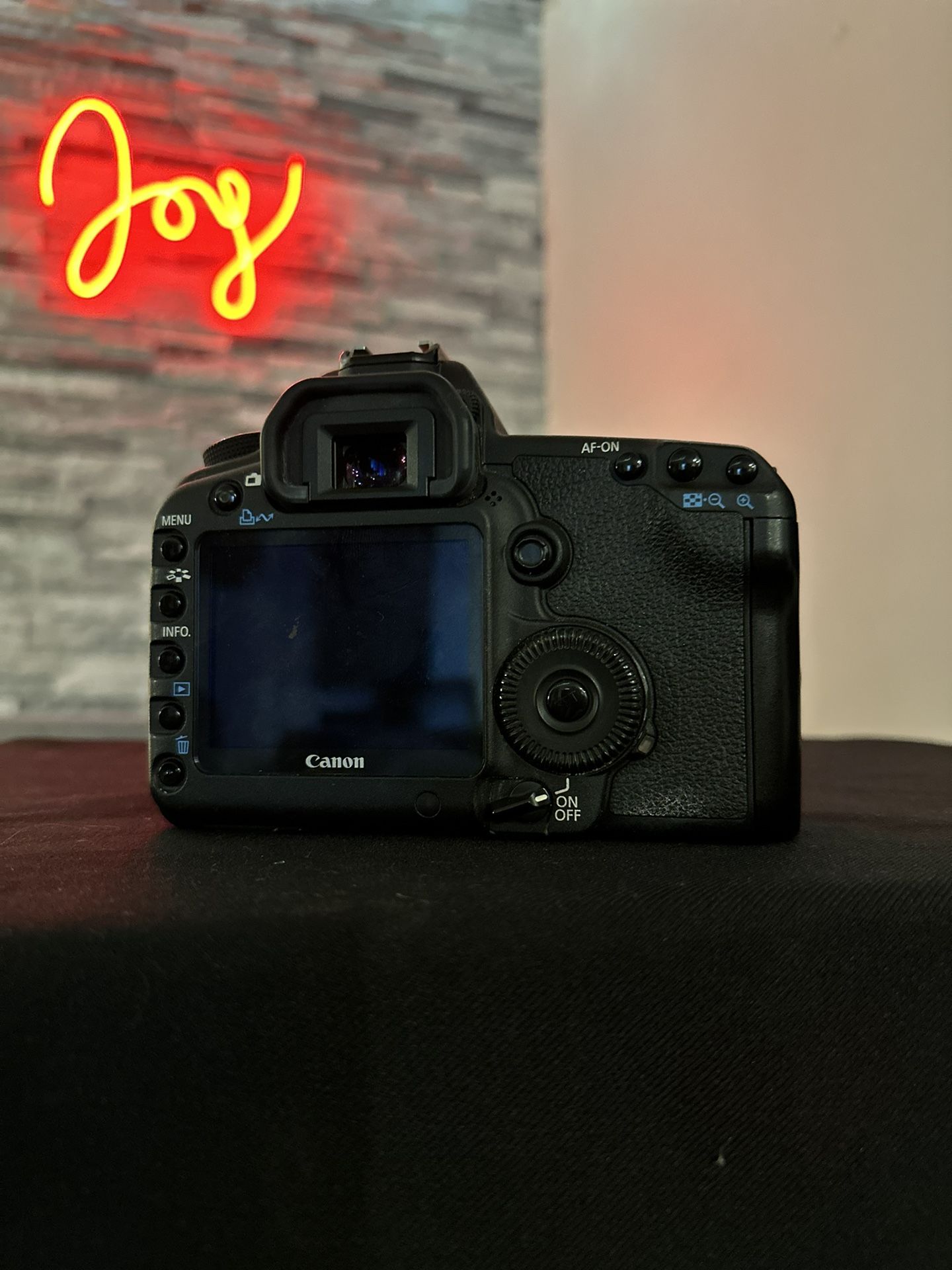 Canon EOS 5D Mark 2 II 21.1 MP Full Frame DSLR Camera Body w Battery