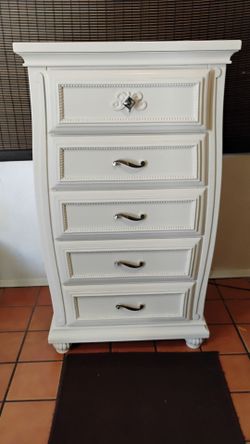 Simmons 5 Drawer Dresser