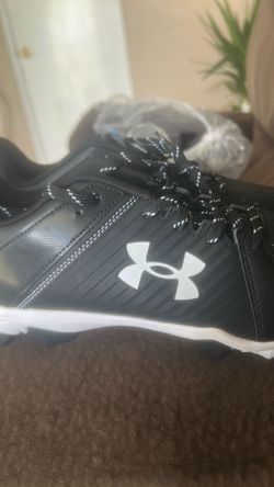 Baseball cleats