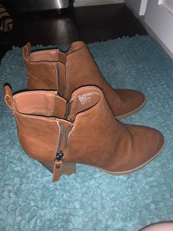 Brand new boots size 8 1/2 (8 and a half)