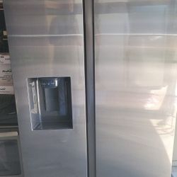 SAMSUNG REFRIGERATOR WORKS GREAT CAN DELIVER ANYWHERE 