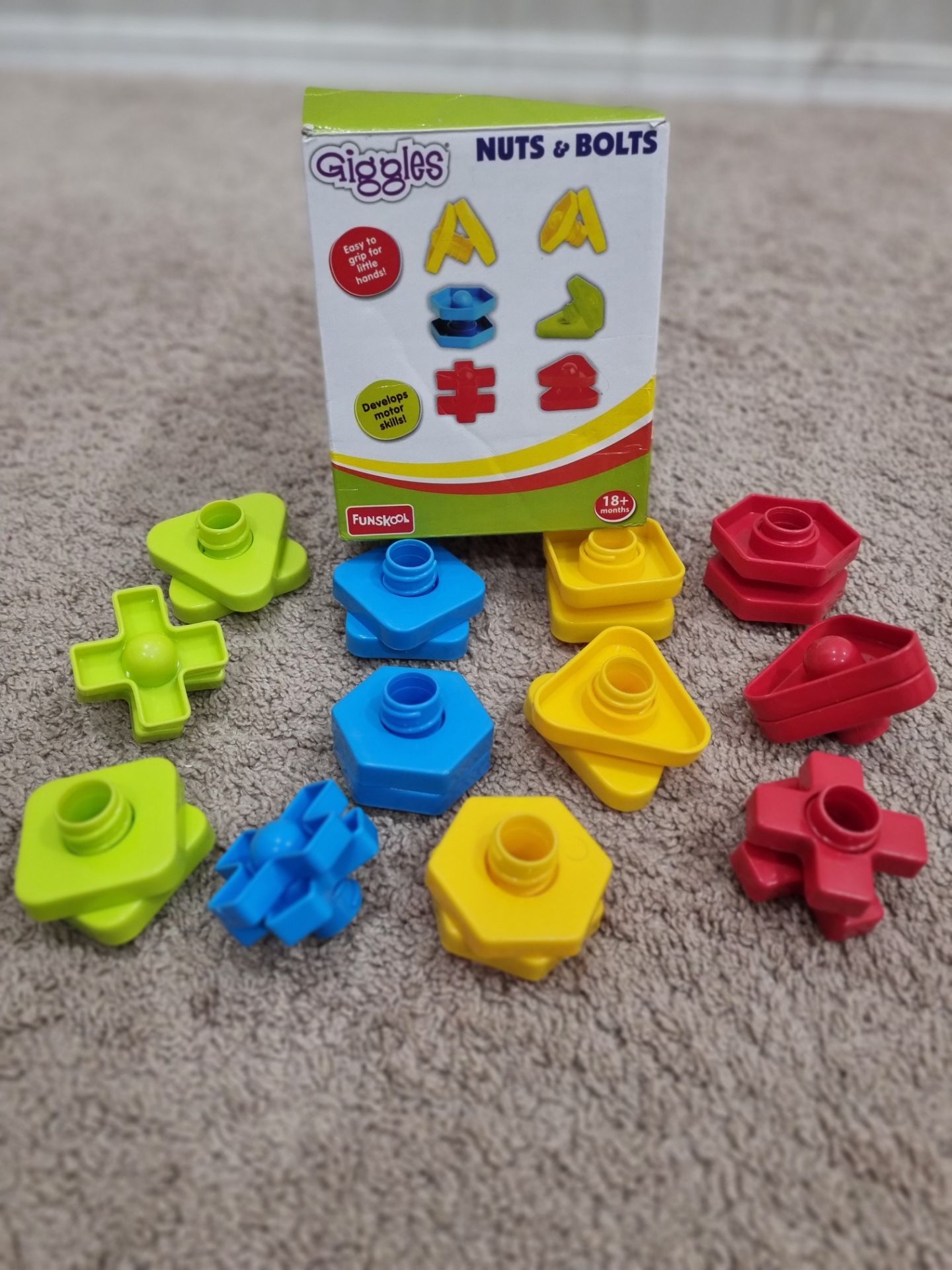 Nuts and Bolts, 24pcs Fine Motor Skills Occupational Therapy Shapes Colors Matching
Montessori Building Construction Educational Learning toys for