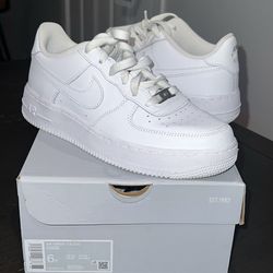 Nike Air Force 1 gs size 6