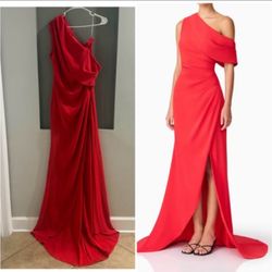 Elliatt Isadora Off The Shoulder Gown in Red. Size M