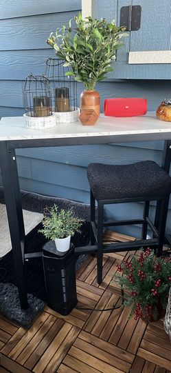 Console table with 3 bar stools
