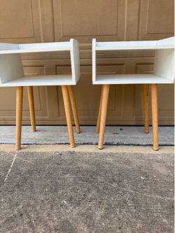 Set of 2 Mid-Century Modern White Nightstands / Side Tables