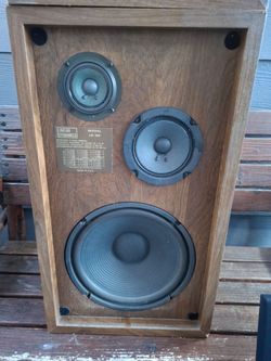 Vintage floor-standing loud speakers