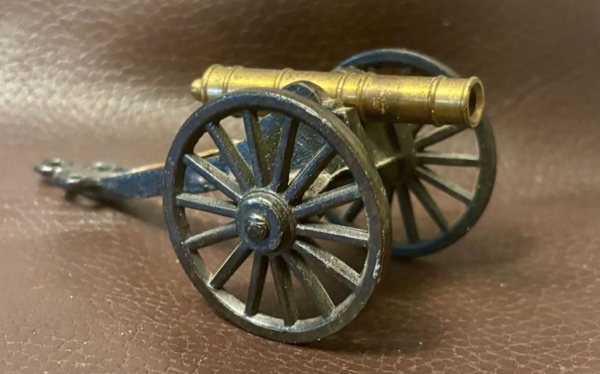 Vintage Toys-cannon 1:19. Metal 