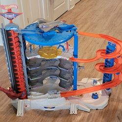 Hot Wheels Super Ultimate Garage