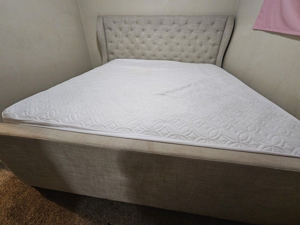 King Bed,   Full Set, Goog Condition 
