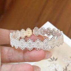 Exquisite silver bracelet