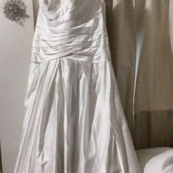 Unused! Wedding Dress. Size 18