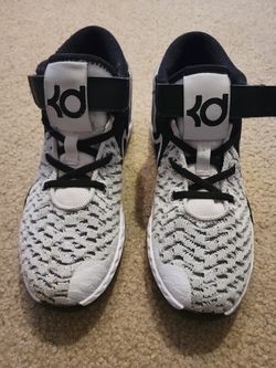 Nike KD Trey 5 BOYS size 2