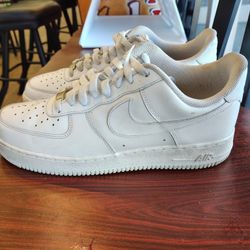 AIR FORCE 1 SIZE MENS 10 