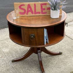 Biblioteca/Library Table
