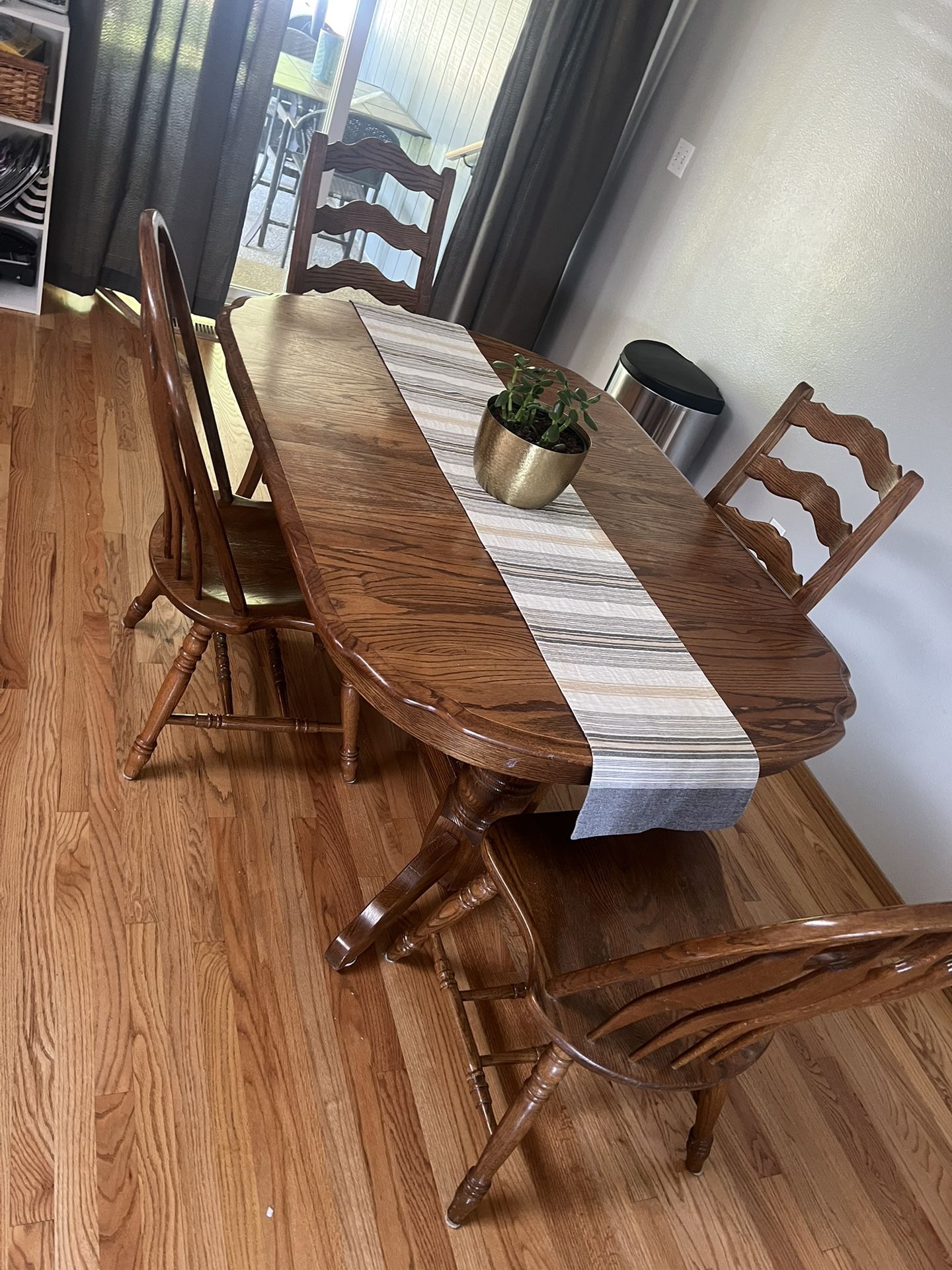 Sturdy & Stylish Kitchen Table – Perfect for Family Dinners & Entertaining!