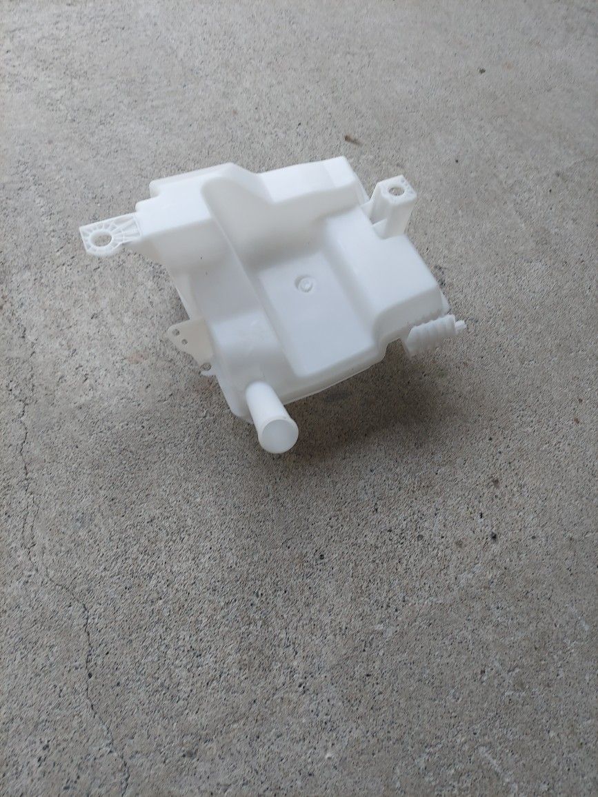 Ford Focus Windshield Washer Fluid Reservoir