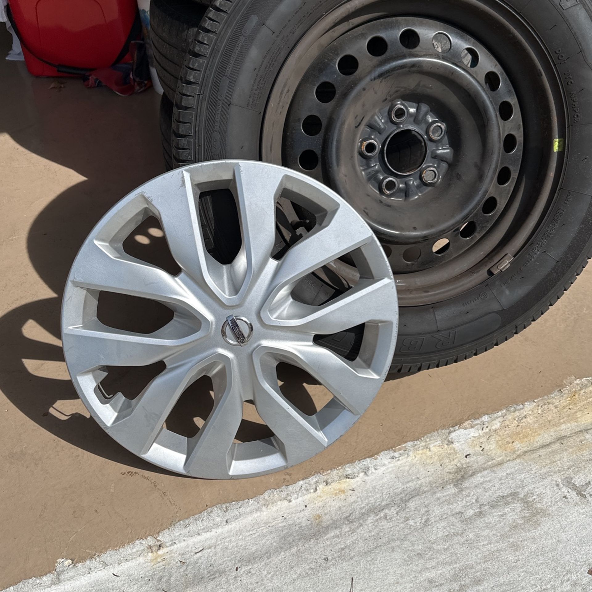 2018 Nissan Rogue OEM Hubcaps