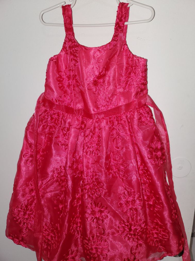 BEautiful fusia dress with flowers for little girl