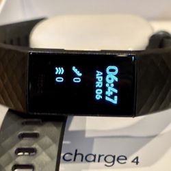  Fitbit Charge 4 -Hardly Used/Excellent Condition