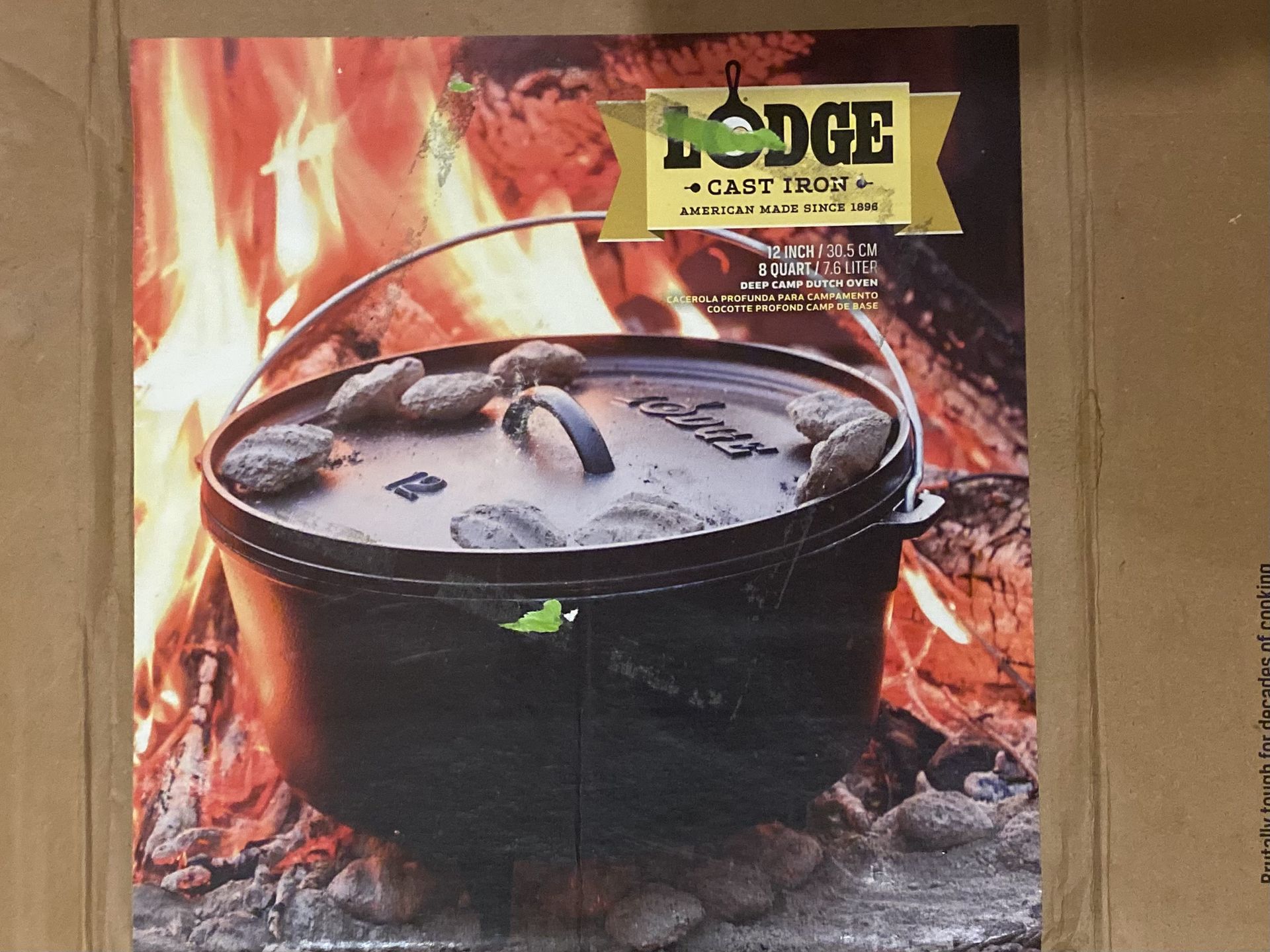 Lodge 8 Quart Cast Iron Camp Dutch Oven with Lid