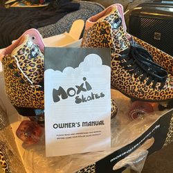 New Moxi Skates Size 6