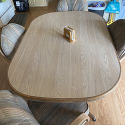 Kitchen/Dinning Table With 4 Wheelie Chairs   