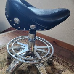 Motorcycle Throne Stool