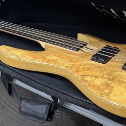ELECTRIC BASE GUITAR