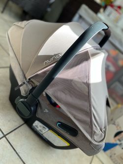 Niña car seat and base
