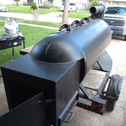 BBQ GRILL ALMOST NEW