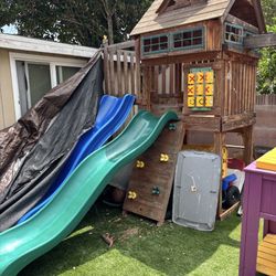PLAY SET SWINGS INCLUDED P/up In Downey