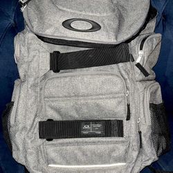 Oakley Gray Backpack 34L Capacity - Great Condition
