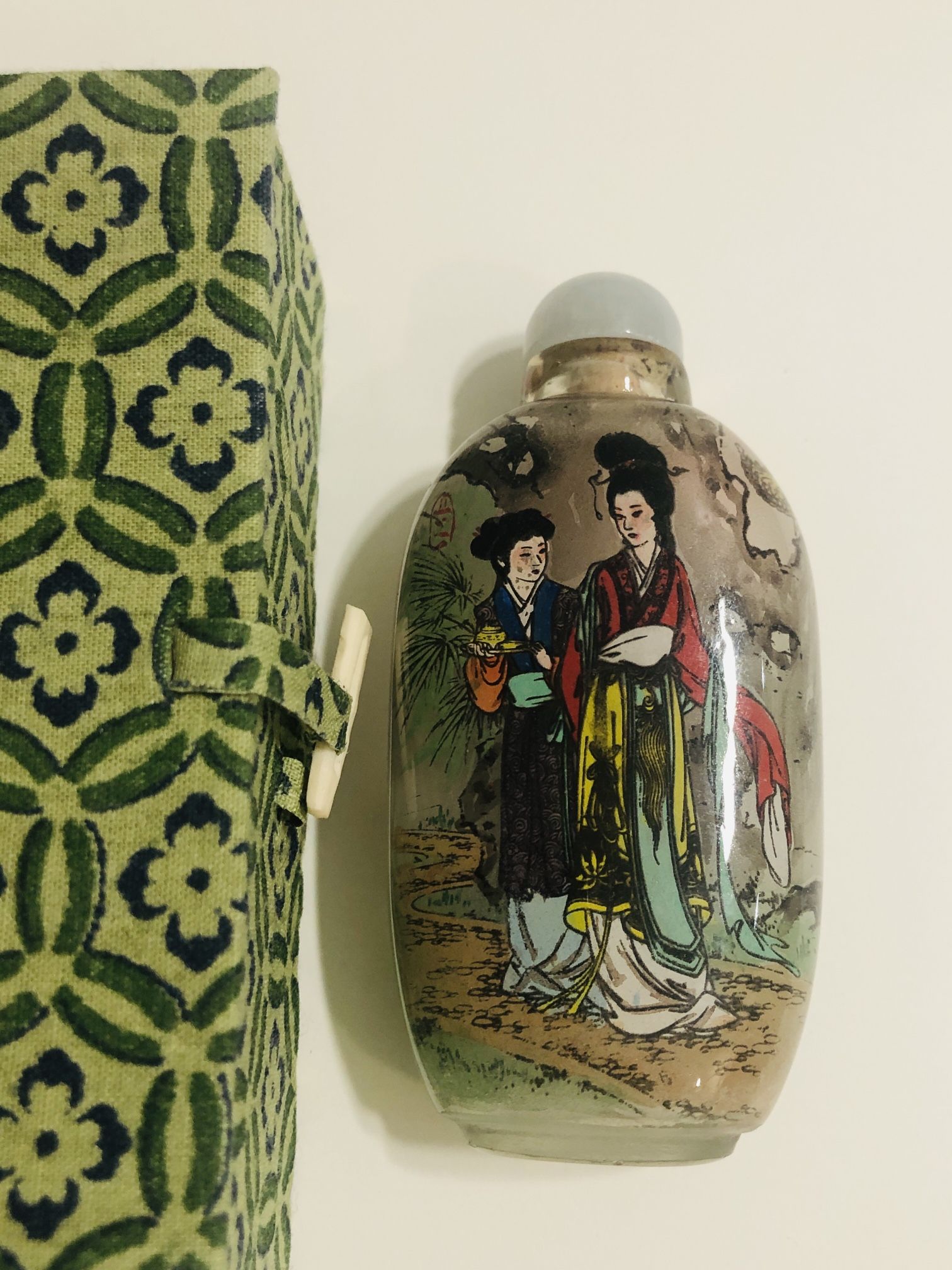 Vintage Snuff Chinese Bottle