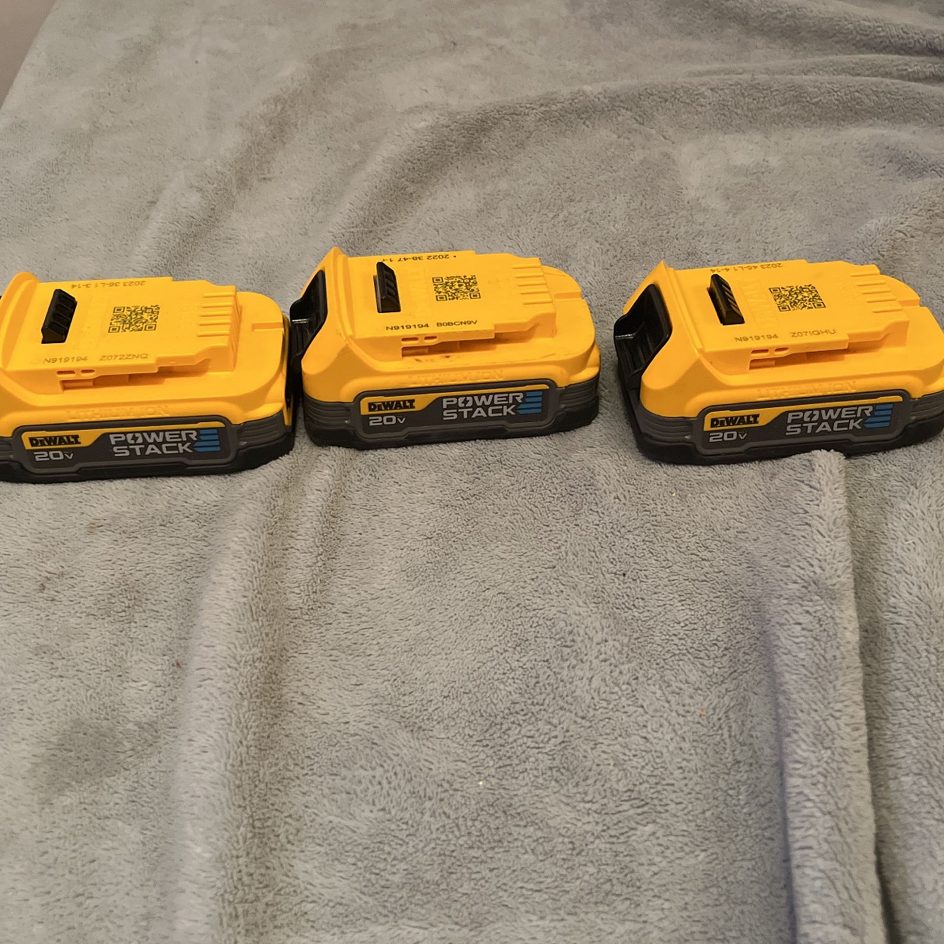 Power Stack 20 Volt 1.7 Amp