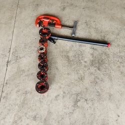 Rigid pipe cutter and die set. 1/8 Inch through one and a quarter inch.