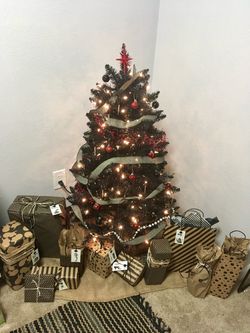 4’ Black Tree + Decor