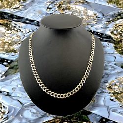 14kt 31.8g Two Tone Gold Curb Link Chain.