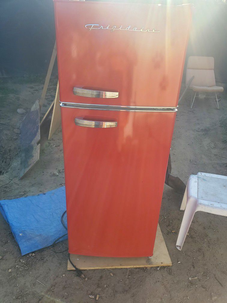 Frigidaire Mini Refrigerator With Top Freezer