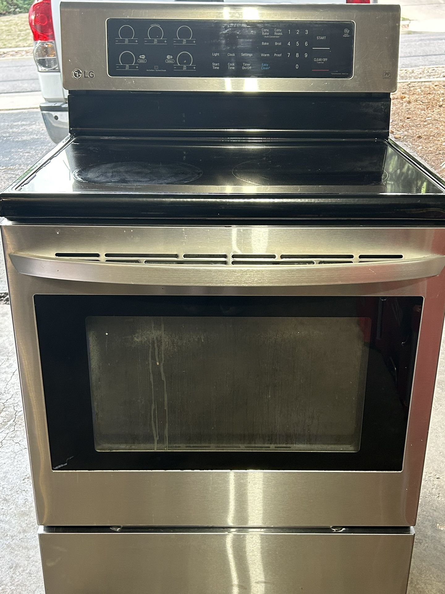 Great Condition! LG Electric Convection Oven With 5 Burner Flat Top Stove