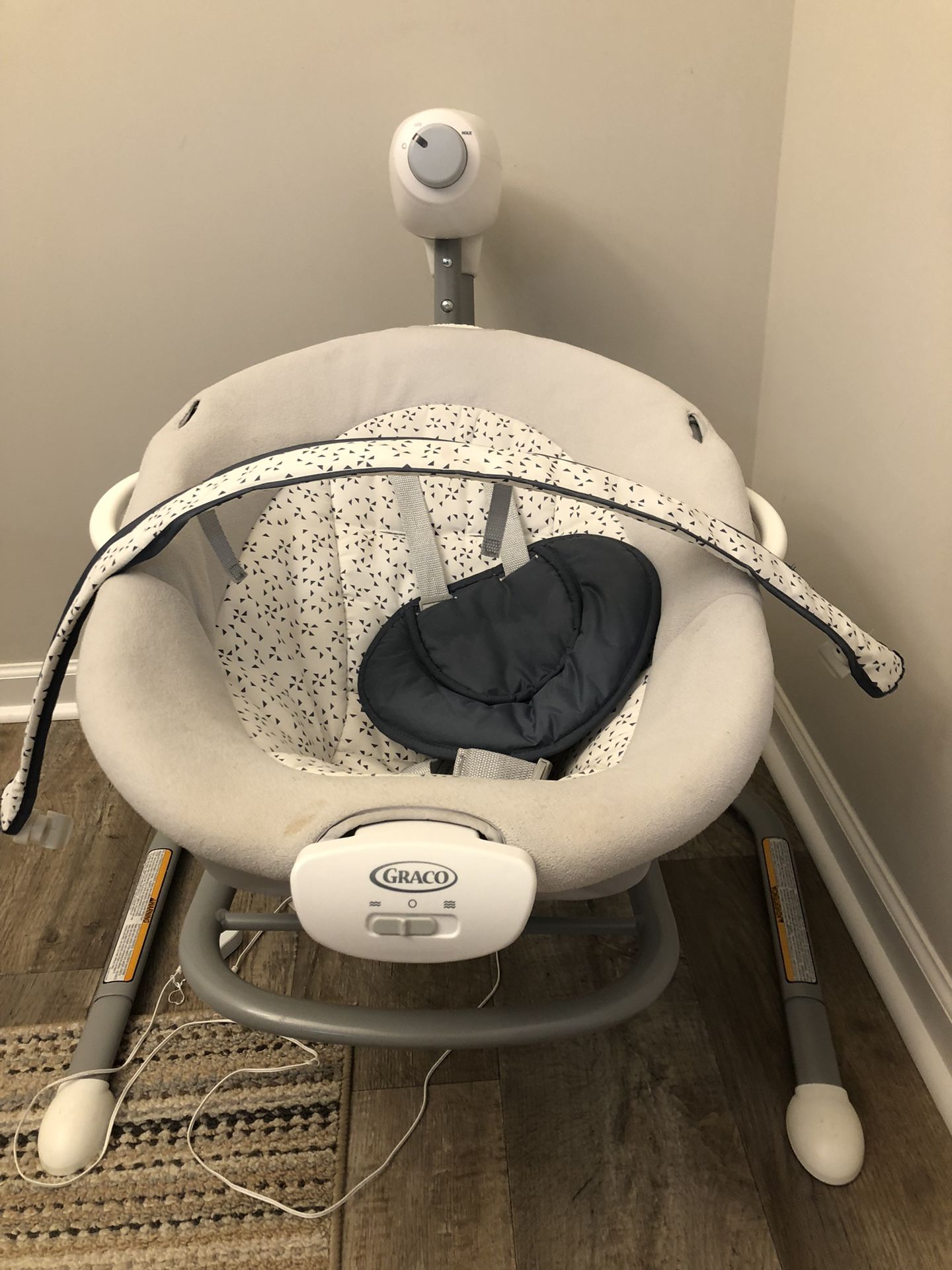 Graco Soothe n Sway Swing(Lightly Used)