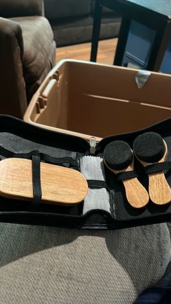 Shoe shine kit