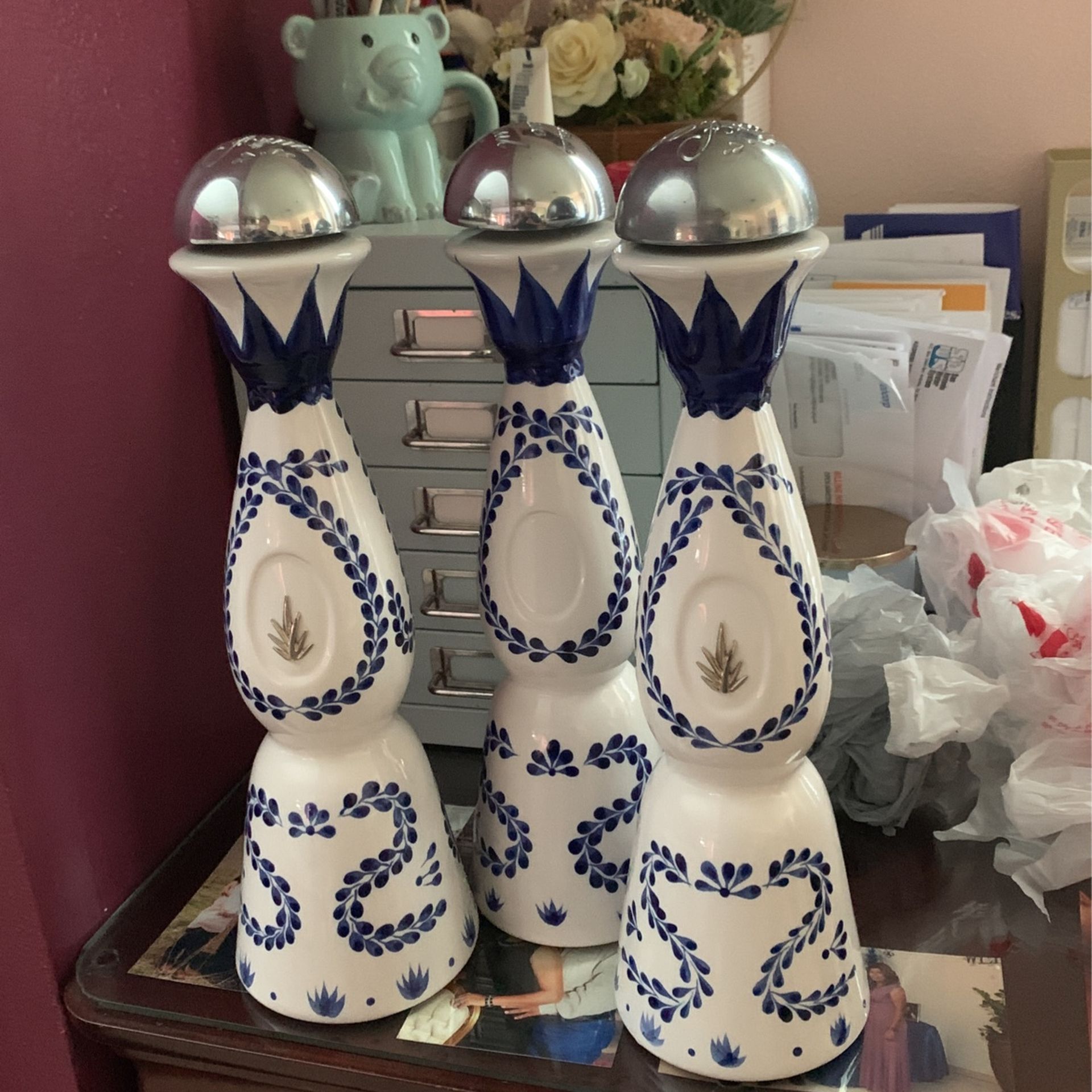 PESO PLUMA EMPTY 3 BOTTLE TEQUILA