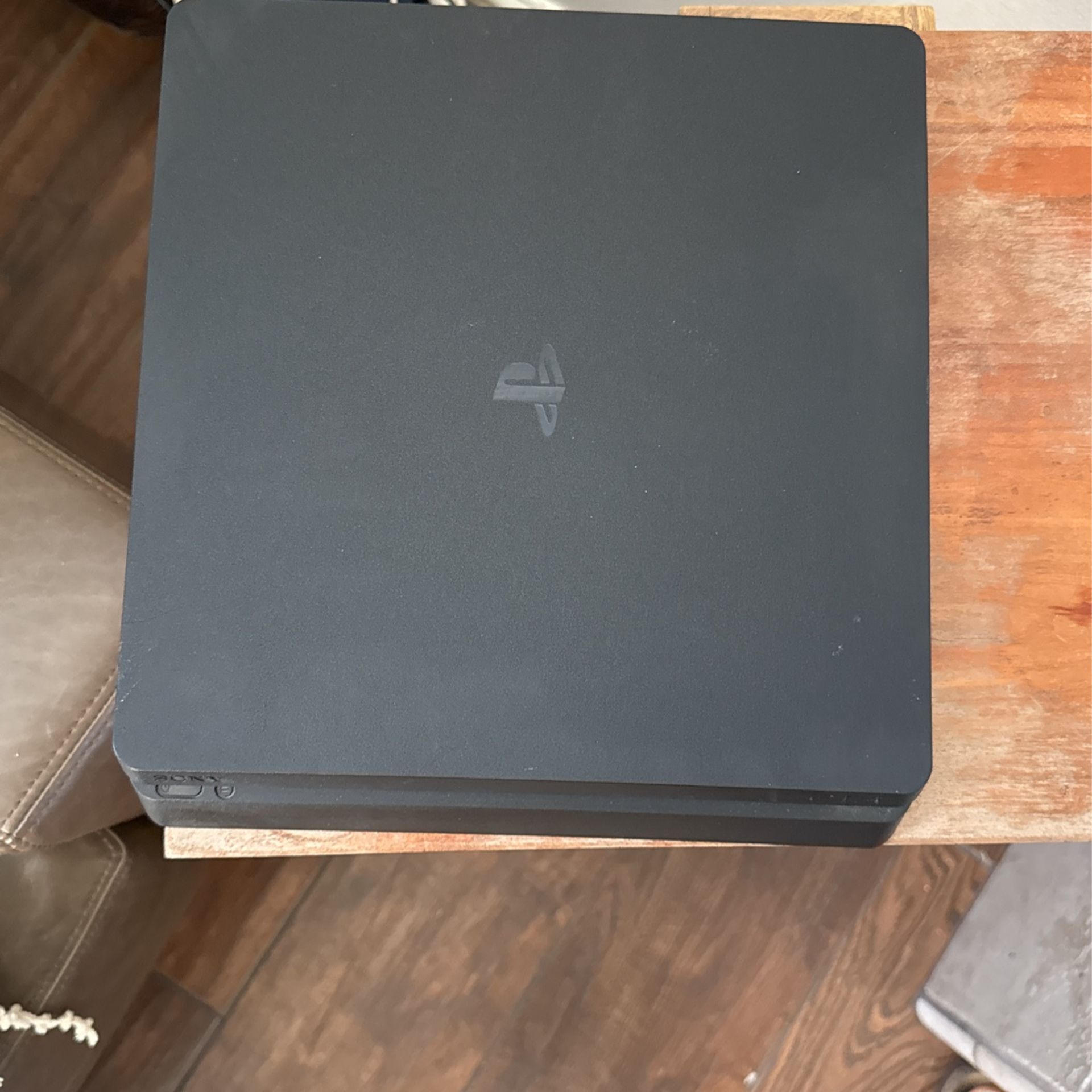 PS4 Slim 1 TB