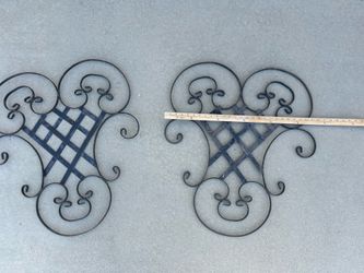 Rot Iron Garden Decor