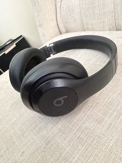 🎧 Beats Studio Pro Wireless Noise Cancelling Headphones – $175