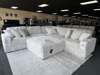 3PC Stupendous Sectional. 🚚WE DELIVER🚚